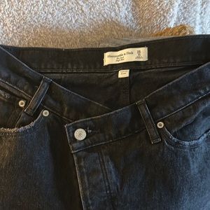 Dad High Rise by Abercrombie in 28/6 Short. Barely worn